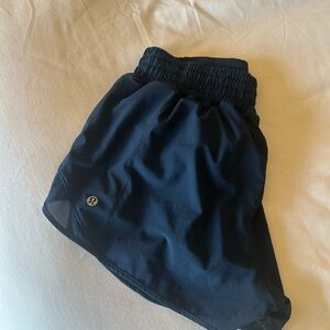 lululemon athletica Navy Hotty hot HR short 2.5” size 8